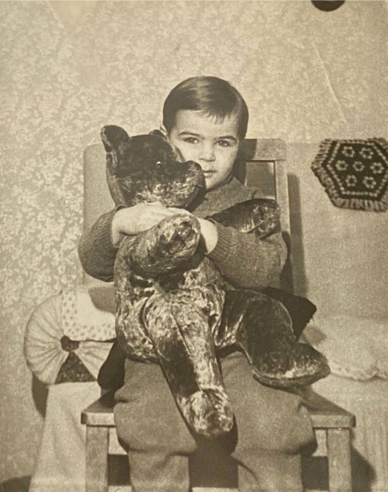 С любимым мишкой