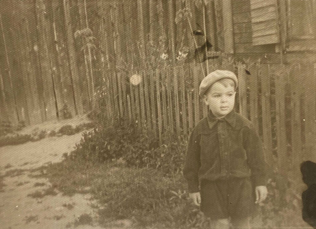 Я модный и в берете.