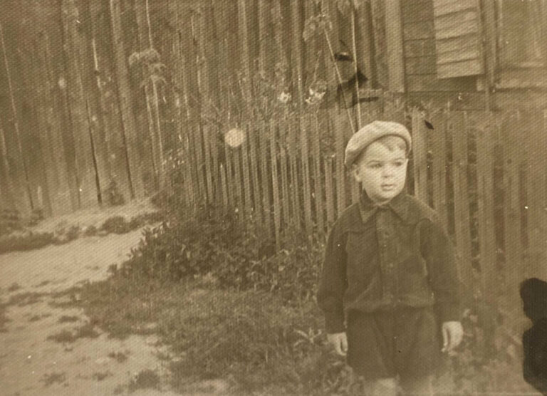 Я модный и в берете.