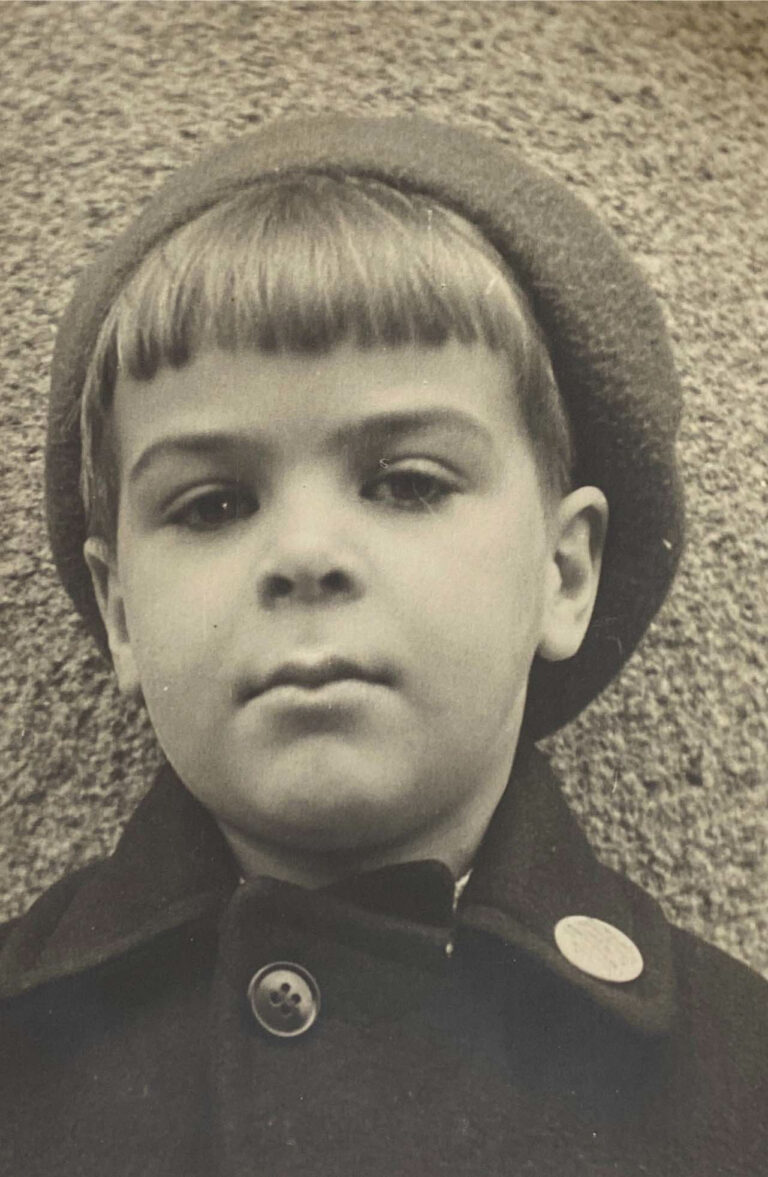 Серьезный молодой человек