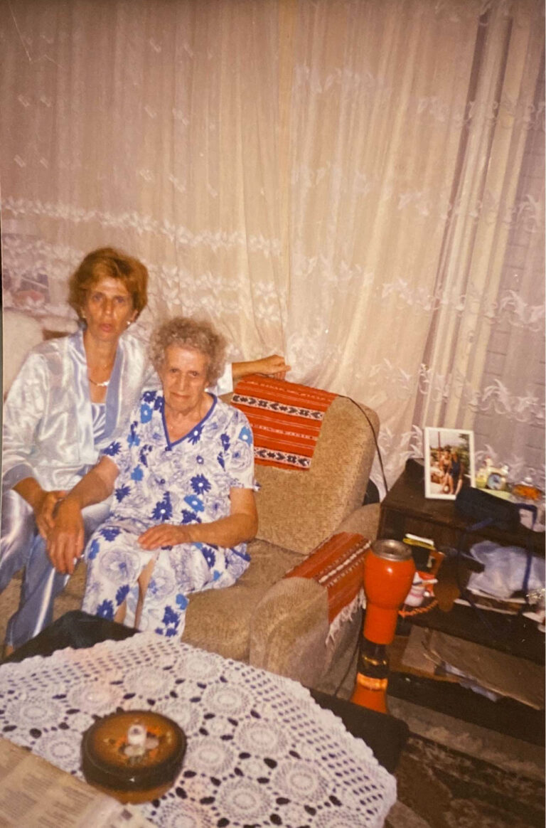 Бабушка с Нелечкой