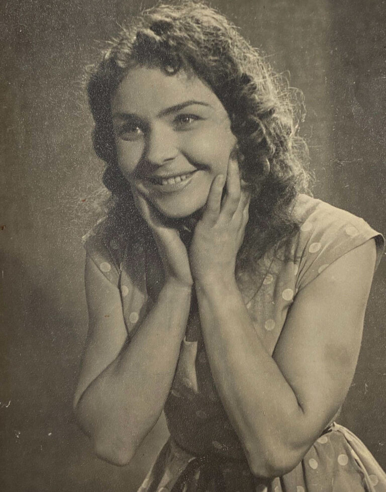 Итальянские артистки отдыхают - мама на сцене